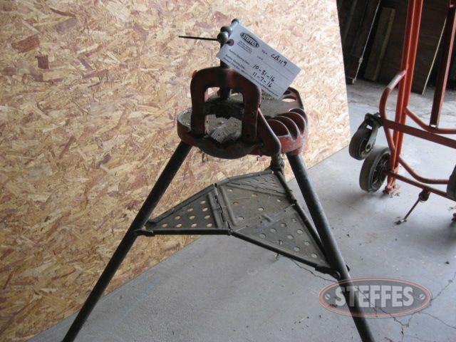 Pipe tri-stand with pipe bender_1.jpg
